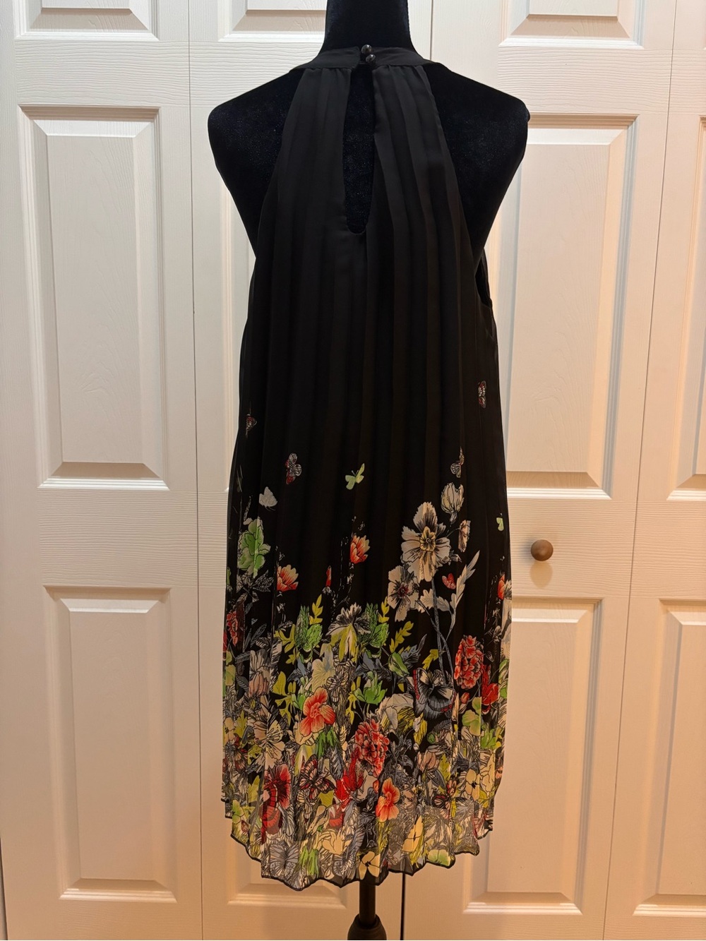 Black Floral Pleated Halter Dress - Picture 3 of 5
